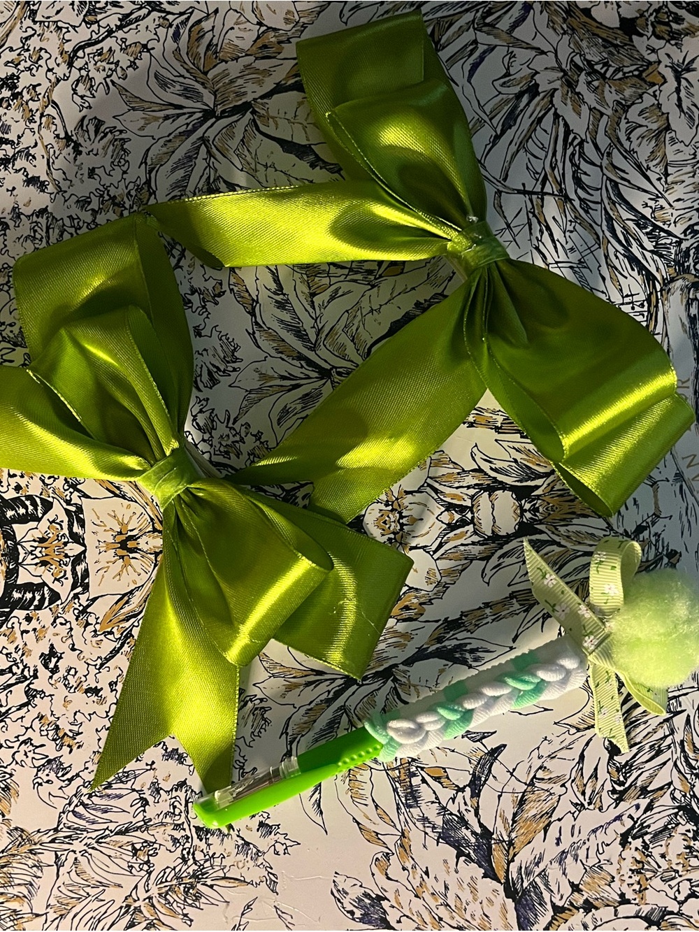 Handmade Satin Bow Pair in Lime Green Pom Pom Pen Set